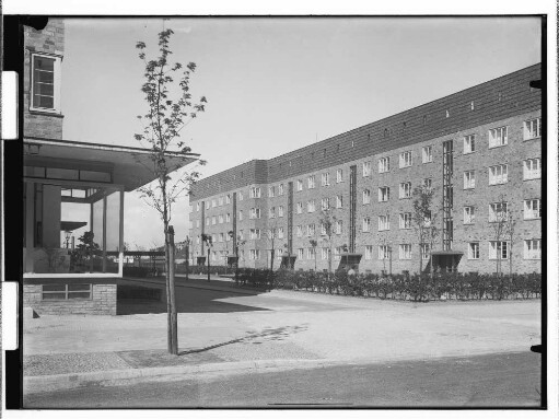 Baublock Helmholtzstr., Bunsenstr. Nr. 11 : [Bunsenstr. mit Ladenzeile]