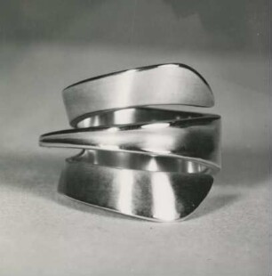 Ring aus Gold aus einem Stück geschmiedet von Erika Brockhausen
