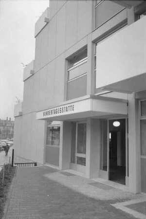 Einrichtung eines Kindergartens und einer Kindertagesstätte der Arbeiterwohlfahrt im Erdgeschoss des Altenstifts der Richt-Wohnanlage in Durlach