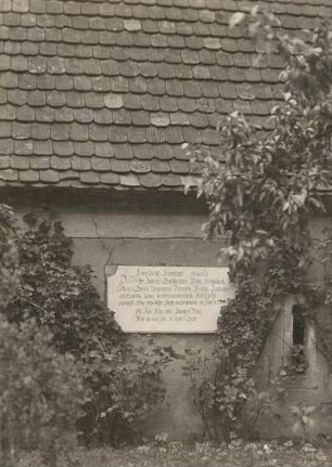 Pulsitz (Ostrau-Pulsitz). Inschrift am Spritzenhaus