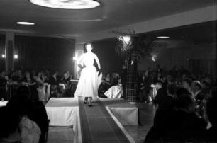 Modenschau der Haute Couture im Hotel Turenne