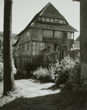 Rodeberg, Kloster Zella : Rodeberg. Kloster Zella (ehemaliges Benediktiner-Nonnen-Kloster, 12. Jahrhundert), heute evangelisches Alten- und Pflegeheim. Ehemalige Propstei (Fachwerkhaus von 1606)