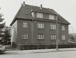 Pirna-Copitz. Wohnhaus, Rudolf-Renner-Straße 51 : Pirna-Copitz (Kreis Sächsische Schweiz). Wohnhaus, Rudolf-Renner-Straße 51. Straßenansicht