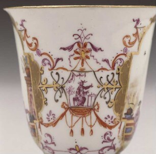 Becher mit Unterschale Chinoiserie — Becher