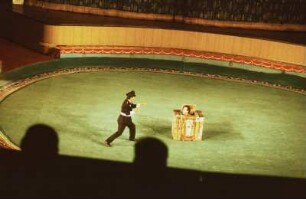 Aufführung im Zirkus der Volksarmee