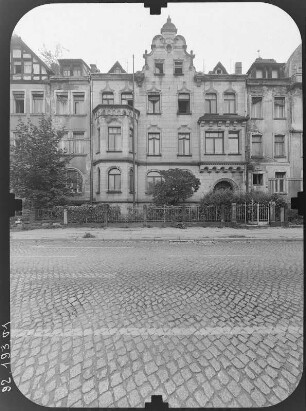 Pirna, Maxim-Gorki-Straße 16. Wohnhaus (1900). Straßenfront