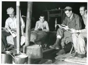 Labor-Service-Einheit US-Army. Arbeitskompanie. Bis zur Fertigstellung fester Unterkünfte erfolgt die Unterbringung in Zelten außerhalb von Kaiserslautern