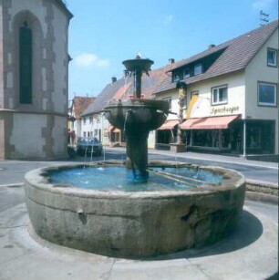 Külsheim. Kapellenbrunnen (Dreischalenbrunnen)