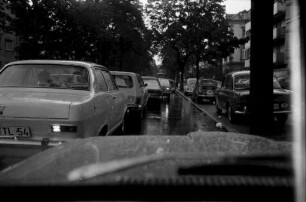 Autoverkehr in der Reinhold-Frank-Straße.