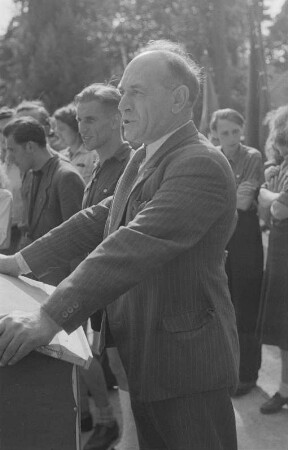 1. Zentrales Pionierlager "Georgi Dimitroff" in Prora auf Rügen : Ansprache während eines Appells