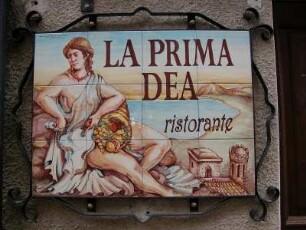 Kachel-Schild an einem Restaurant in der Stadt Erice