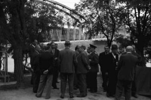 Cernavoda: Carol I-Brücke, Gruppe davor