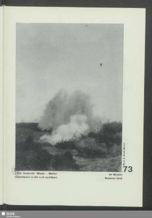 Zwei feuernde Minen-Werfer (Geschosse in der Luft sichtbar)