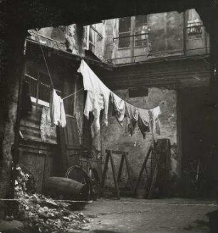 Ohne Titel (Paris, Hinterhof)