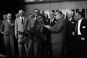 13. Tagung 1963 Medizin; Maikäferrede gehalten von Werner Forßmann: Otto Hahn, Adolf Butenandt, Paul H. Müller dahinter, Graf Lennart Bernadotte, Severo Ochoa, Cornelius J. F. Heymans, Werner Forßmann, R. Mecke, Max Born, Sir Hans A. Krebs