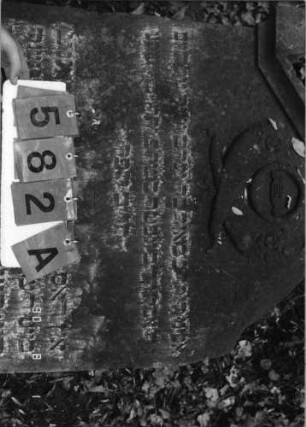 Grabstein 582 (Index: 99790959) Maße HxBxT: 164x71xo.A. cm Symbolik: zwei ineinander veschlungene Hände: Grabstein 582A