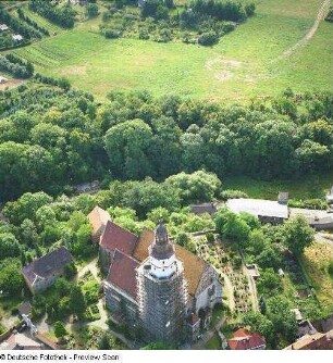 Kamenz. Marienkirche mit eingerüstetem Turm. Blick über das Herrental. Luftbild-Schrägaufnahme von Nordwesten
