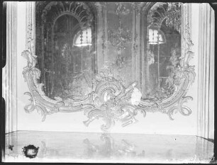 Potsdam, Neues Palais, Wohnung Friedrich II., Konzertzimmer, R.:211, Ostwand: linker Spiegel.
