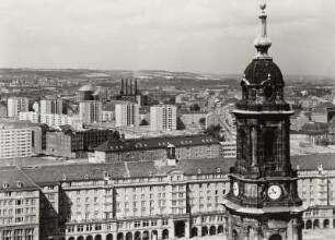 Dresden. Blick vom Rathausturm über den Altmarkt nach Westen