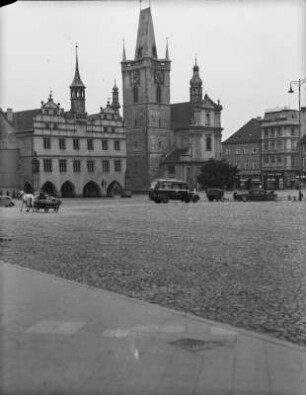 Marktplatz von Litomerice : Der Marktplatz von Litomerice mit dem alten Rathaus und der Allerheiligenkirche.