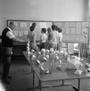 Theodor-Mommsen-Schule: Projektwoche: Ausstellung von Schülerarbeiten