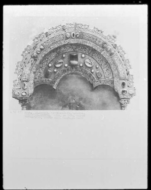 Ätherius-Schrein — 1. Schmalseite — Detail: Lünette