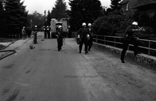Amtsfeuerwehrfest in Kronshorst: Feuerwehren üben Einsatz bei einem simulierten Großbrand eines Bauernhofes