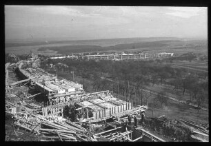 Aichelbergviadukt: Pfeiler und Lehrgerüste von oben gesehen