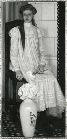 Mädchen mit weißen Astern : Zwintscher, Oskar. Mädchen mit weißen Astern. Öl auf Leinwand; 175 x 85 cm. 1903. Dresden: Stadtmuseum