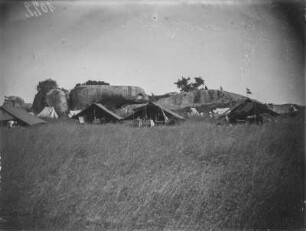 Lager : Das Lager der Expedition, das vor einer Gruppe Kopjes (Inselberge) aufgebaut wurde