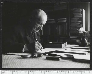 Porträtaufnahme Martin Heidegger