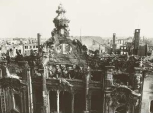 Dresden-Altstadt, Waisenhausstraße 6. Ruine des Zentraltheaters. Straßenansicht (Teilansicht)