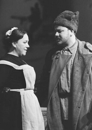 Szenenbilder aus "Der Mann mit dem Gewehr", Schauspiel von Nikolai Pogodin. Deutsches Theater Berlin, 12.10.1962