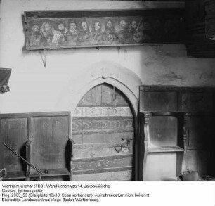 Jakobuskirche; Gestühl, Tür mit Spitzbogen