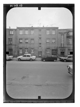 Wismar-Altstadt, Bademutterstraße. Wohnhaus mit Durchfahrt. Straßenfront