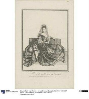 Femme de qualité sur un Canapés