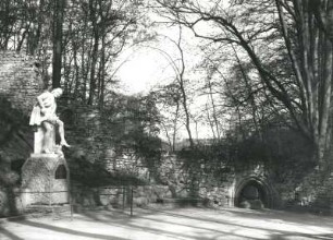 Weimar, Goethepark : Weimar. Park an der Ilm. Ruine mit Shakespeare-Denkmal