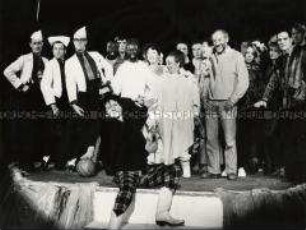 Ensemble der Jubiläumsrevue im Tempodrom