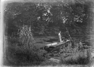 Seerosenteich mit Boot
