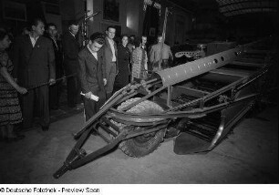 Landwirtschaftsgerät der sowjetischen Sektion auf der Leipziger Herbstmesse 1954