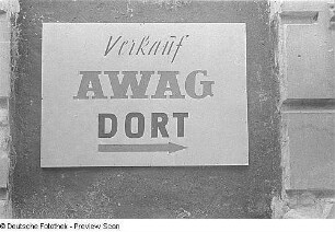 Aufnahmen der Kaufhäuser Awag (Allgemeine Warenhandels-Gesellschaft) und Hertie in Berlin