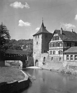 Schwäbisch Hall. Sulfer Tor (1250). Ansicht über die Kocher