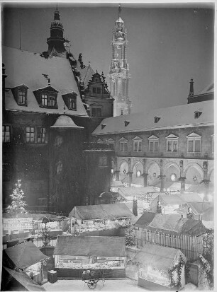 Dresden. Striezelmarkt im Stallhof