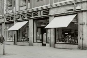 Dresden-Altstadt, Gewandhausstraße 9. Wohn- und Geschäftshaus mit Drogerie