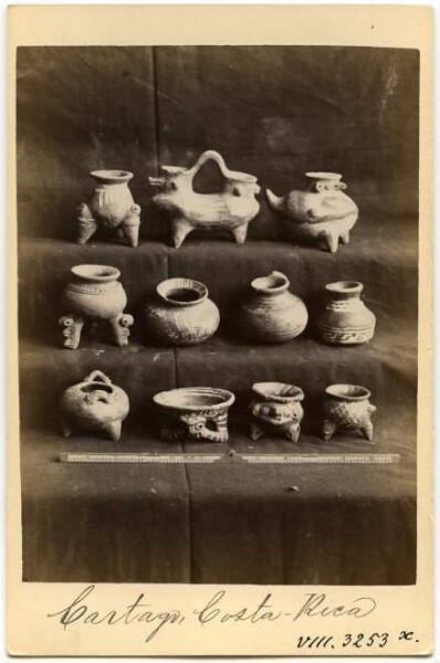 Eleven clay vessels from the Museo Nacional, San José (Costa Rica)