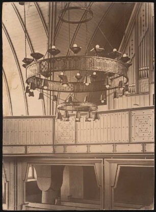 Evangelische Kirche, Maltsch: Blick zu Orgel und Leuchter