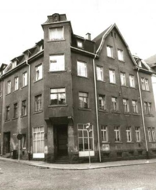 Schneeberg, Lößnitzer Gasse. Wohnhaus mit Laden (1901/1915). Eckansicht mit Fassade Ritterstraße