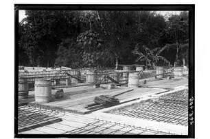 Königliche Villa : Phetchaburi. Bau der könglichen Villa. Betonierungsarbeiten, Baustelle mit Bewehrungen, 1909