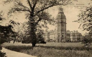 Postkartenalbum mit Motiven von Karlsruhe. "Karlsruhe. Großherzogliches Schloss, Parkseite". Schlossturm mit Schlossgarten