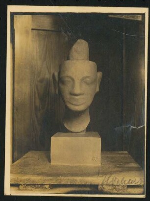 Fotografien: Skulptur Frauenkopf